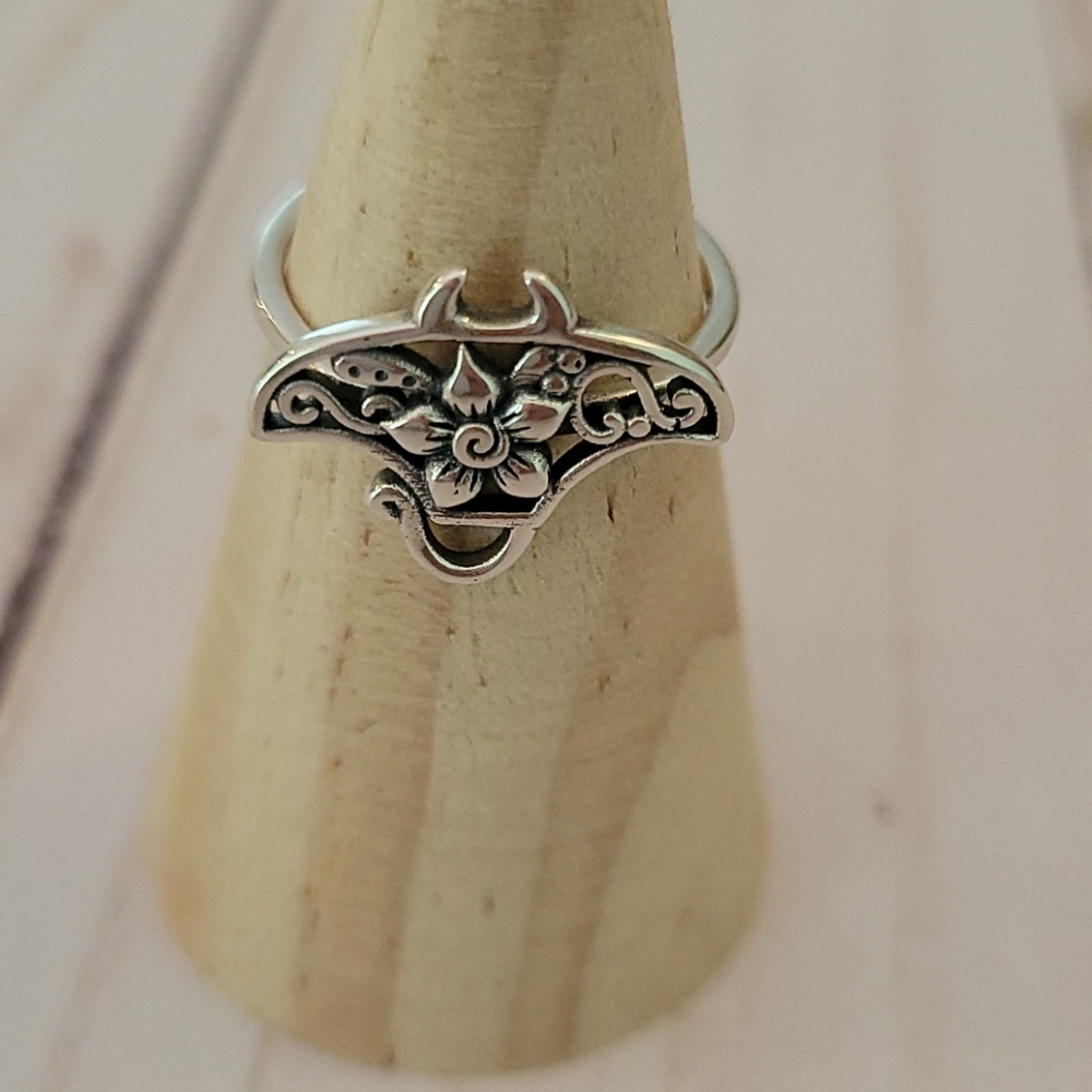 Sterling silver floral stingray ring Size 6